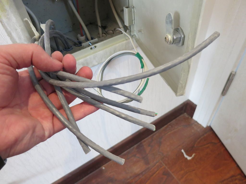 Bedroom%20Junction%20Box%20Ethernet%20Cables_zpsphhtxc0x.jpg