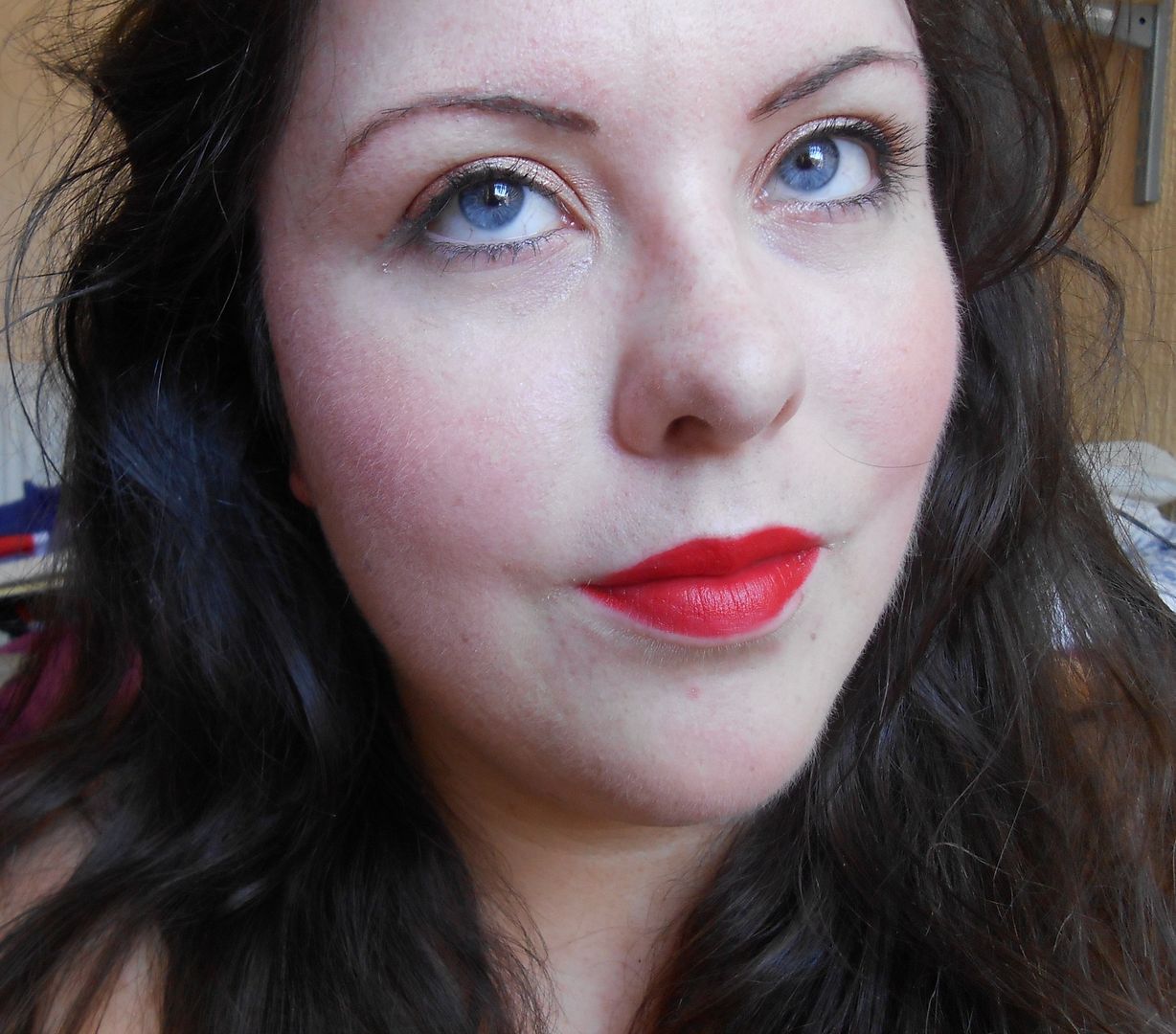 Hourglass opaque rouge in 'Raven' - Laurzrah